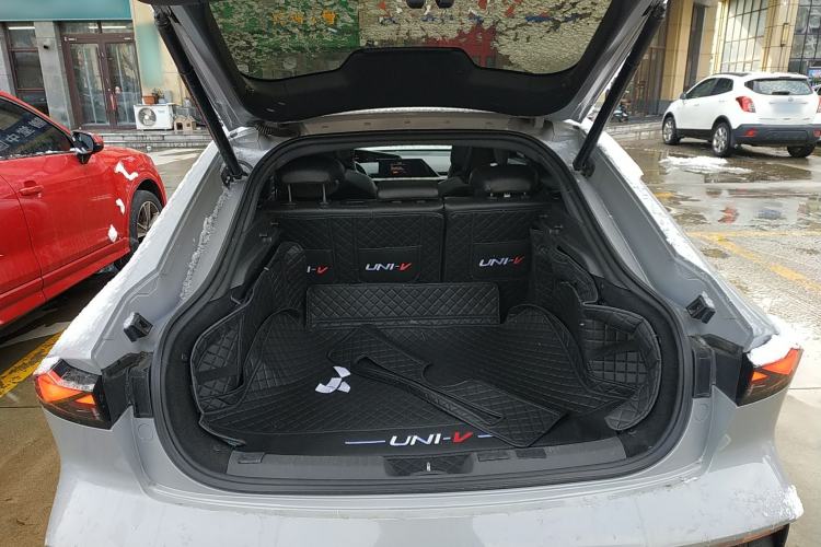 Used Changan UNI-V 2022 1.5T Prestige Version