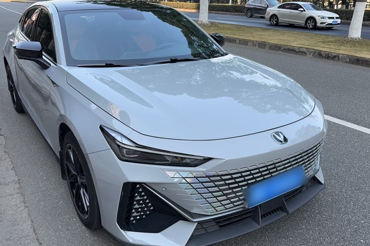 Used Changan UNI-V 2022 1.5T Prestige Version
