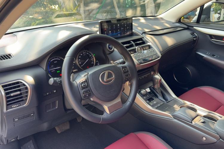 Used Lexus NX 2018 300h Front-Wheel-Drive FENGSHANG Version China V Emission Standard
