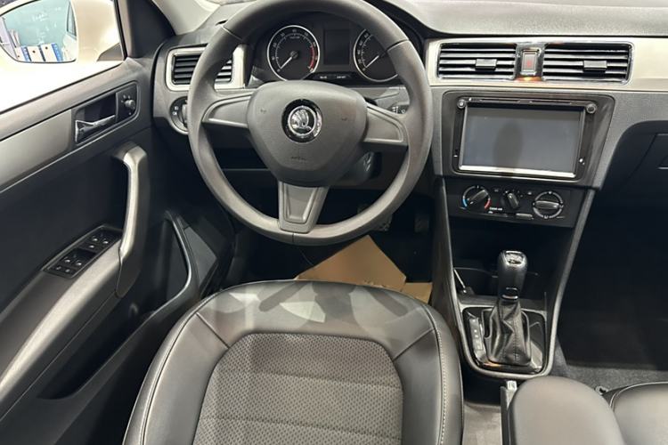 Used Skoda Rapid Spaceback 2016 Revised 1.6L Automatic Chuanxing Version
