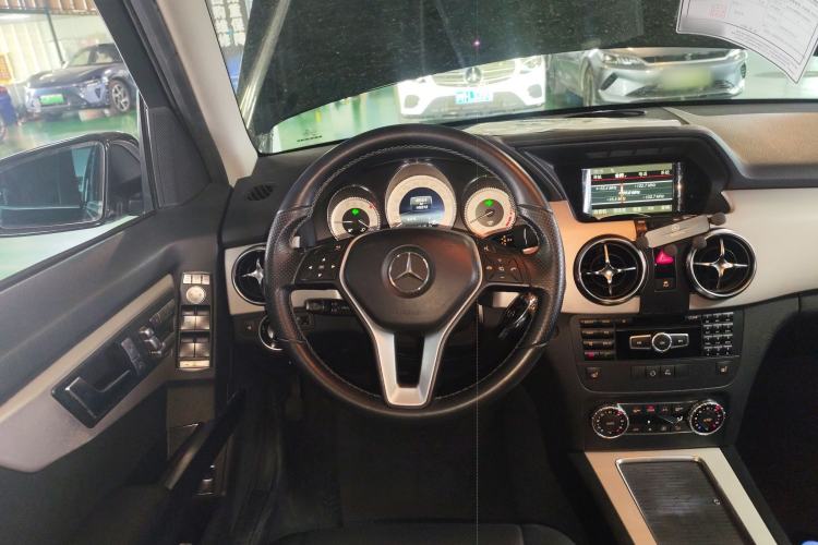 Used Mercedes-Benz GLK-Class 2013 GLK 300 4MATIC Dynamic Sunroof Model