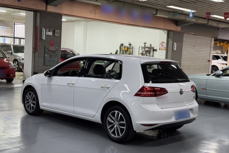 Used Volkswagen Golf 2016 230TSI Automatic Luxury Version
