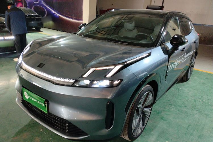 Used Lynk & Co 08 EM-P 2025 220 km All-Wheel-Drive Performance Halo