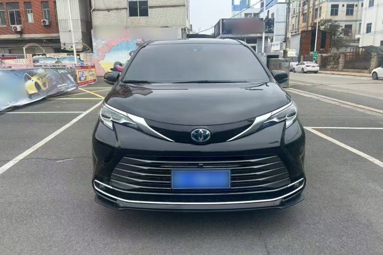 Used Toyota Sienna 2023 2.5L Hybrid Deluxe Edition