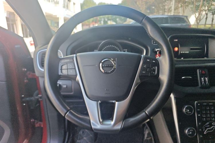 Used Volvo V40 2017 T3 Zhiyi Edition