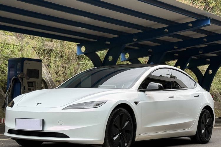 Used Tesla Model 3 2023 Long-Range All-Wheel-Drive Version
