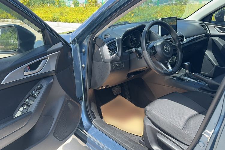 Used Mazda Mazda 3 Axela 2017 Sedan 1.5L Automatic Comfort Model Emission Standard China V
