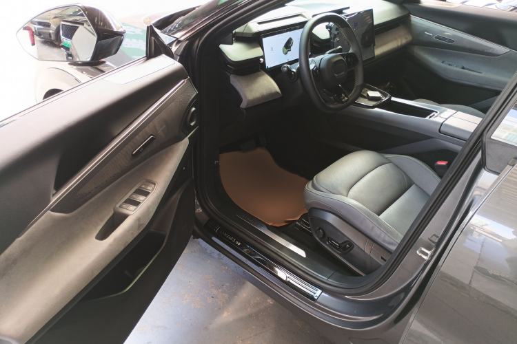 Used Lynk & Co 08 EM-P 2023 220km All-Wheel-Drive Performance Halo
