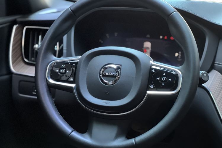 Used Volvo XC60 2023 B5 4x4 Smart Luxury Edition
