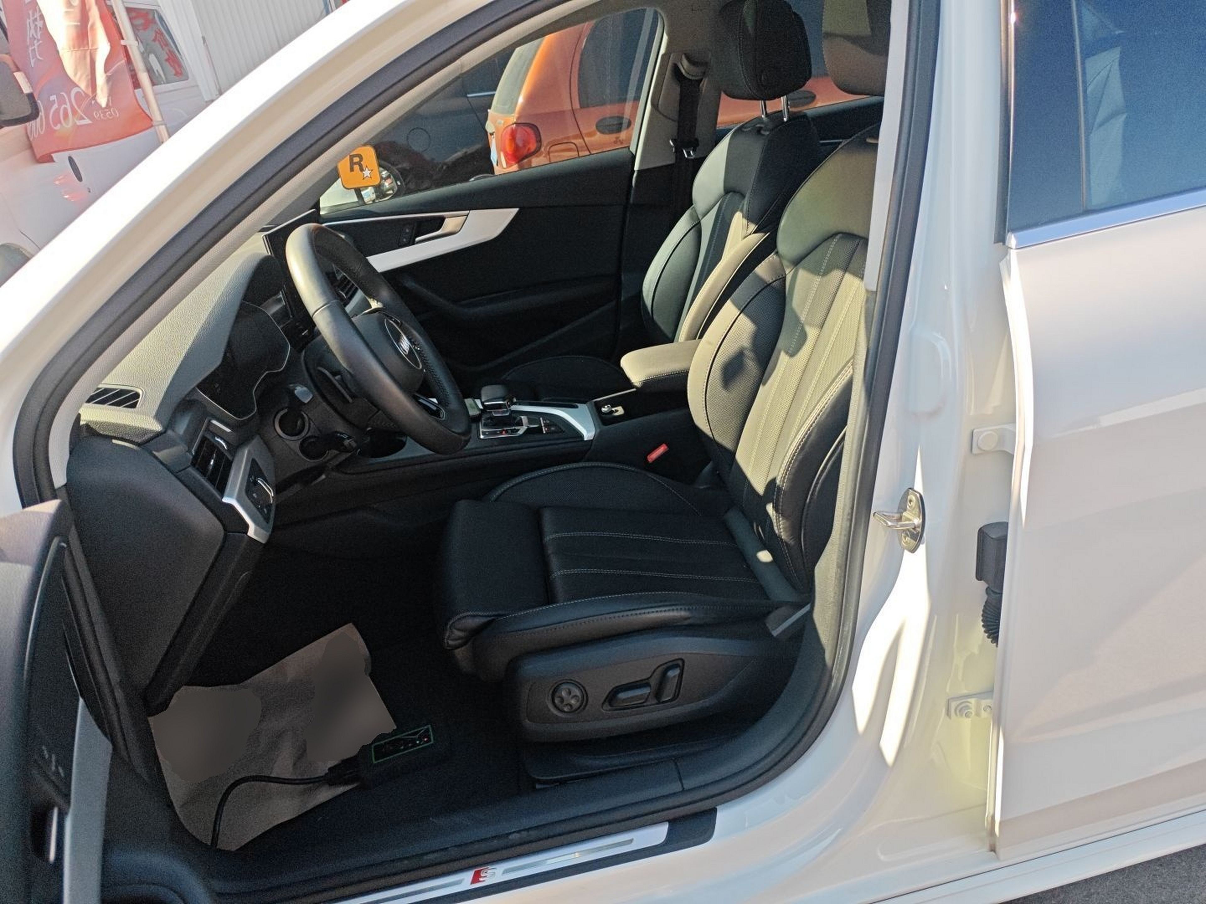 Переднее сиденье в автомобиле