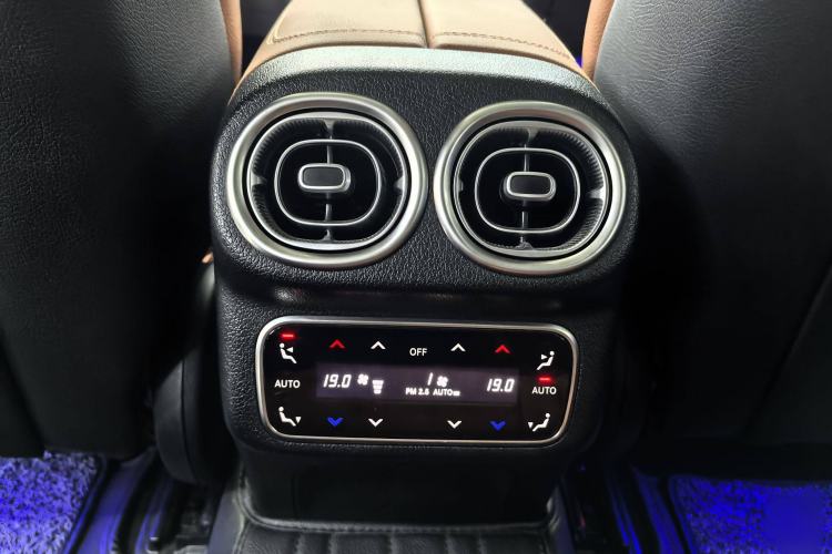 Used Mercedes-Benz GLC 2024 GLC 260 L 4MATIC Luxury Model 5 Seats
