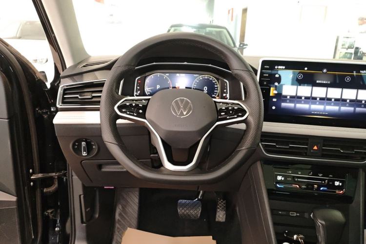 Used Volkswagen Tiguan L 2022 330TSI Automatic Two-Wheel Drive Smart Edition
