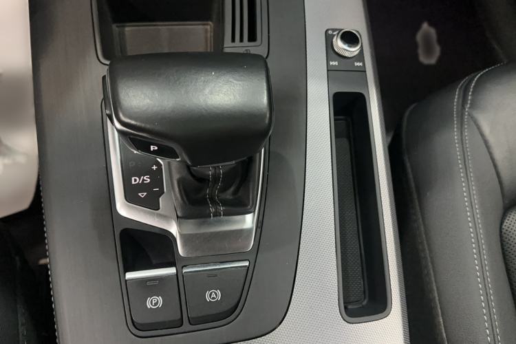 Used Audi Q5L 2021 40 TFSI Fashionable and Elegant Model