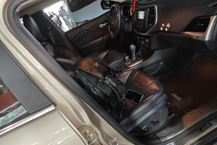 Used  Cherokee 2016 2.4L Leading Edition
