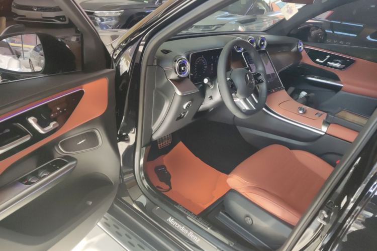 Used Mercedes-Benz GLC 2024 Refreshed GLC 300 L 4MATIC Dynamic Version 5 Seats
