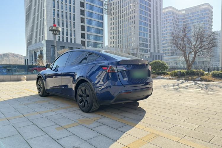 Used Tesla Model Y 2023 Long-Range All-Wheel-Drive Version
