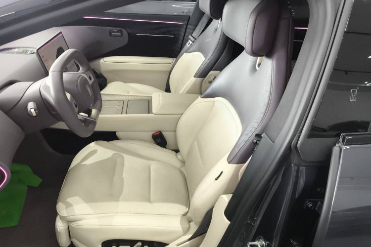 Used  12 2024 700 Three-Laser Rear-Wheel Drive Luxury Edition
