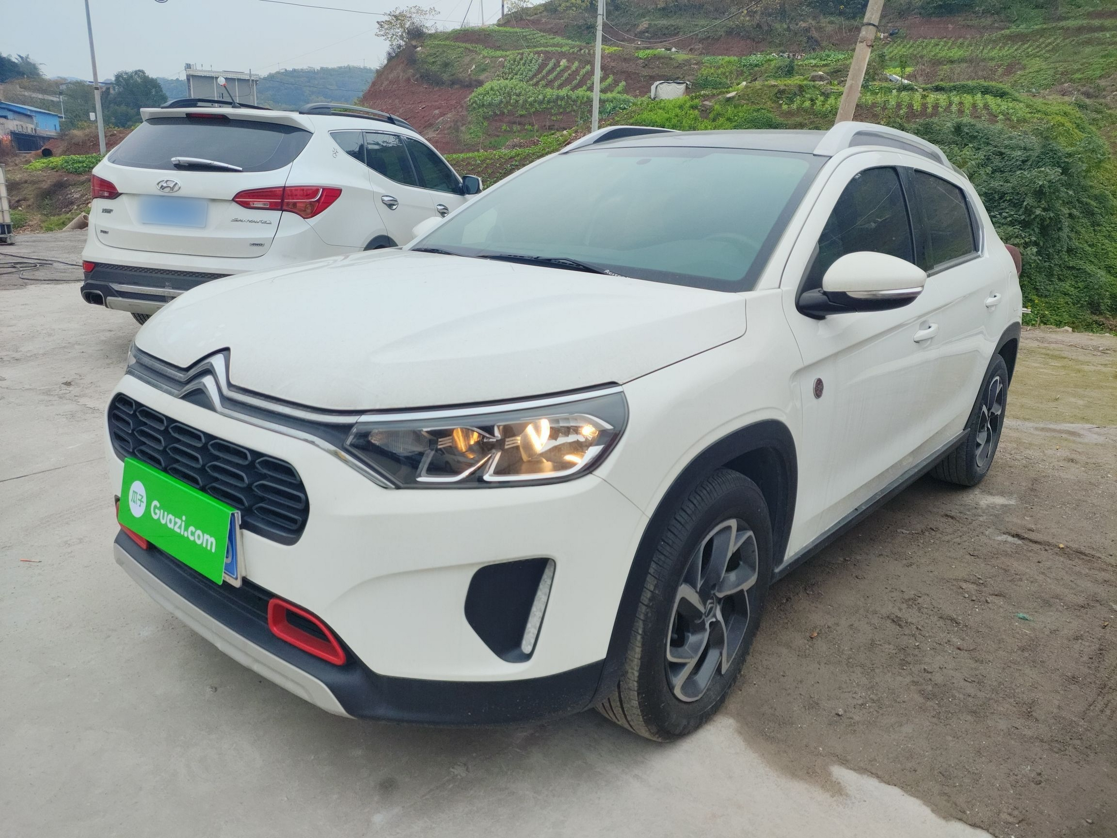 تحت مقدمة السيارة