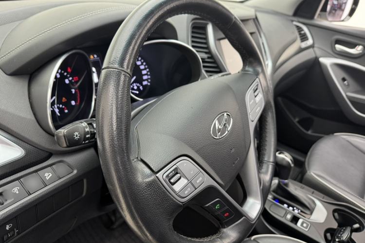 Used Hyundai Santa Fe 2017 2.4L Automatic Two-Wheel Drive Smart Version 5 Seats
