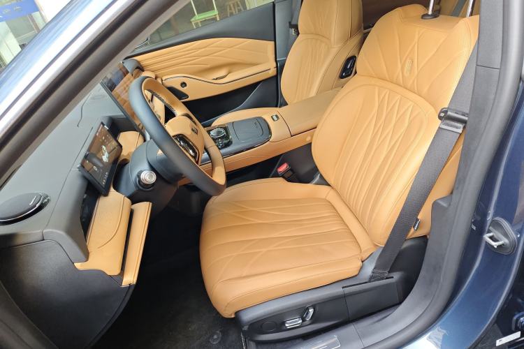 Used  Galaxy 8 2025 130km EM-i Deluxe Edition
