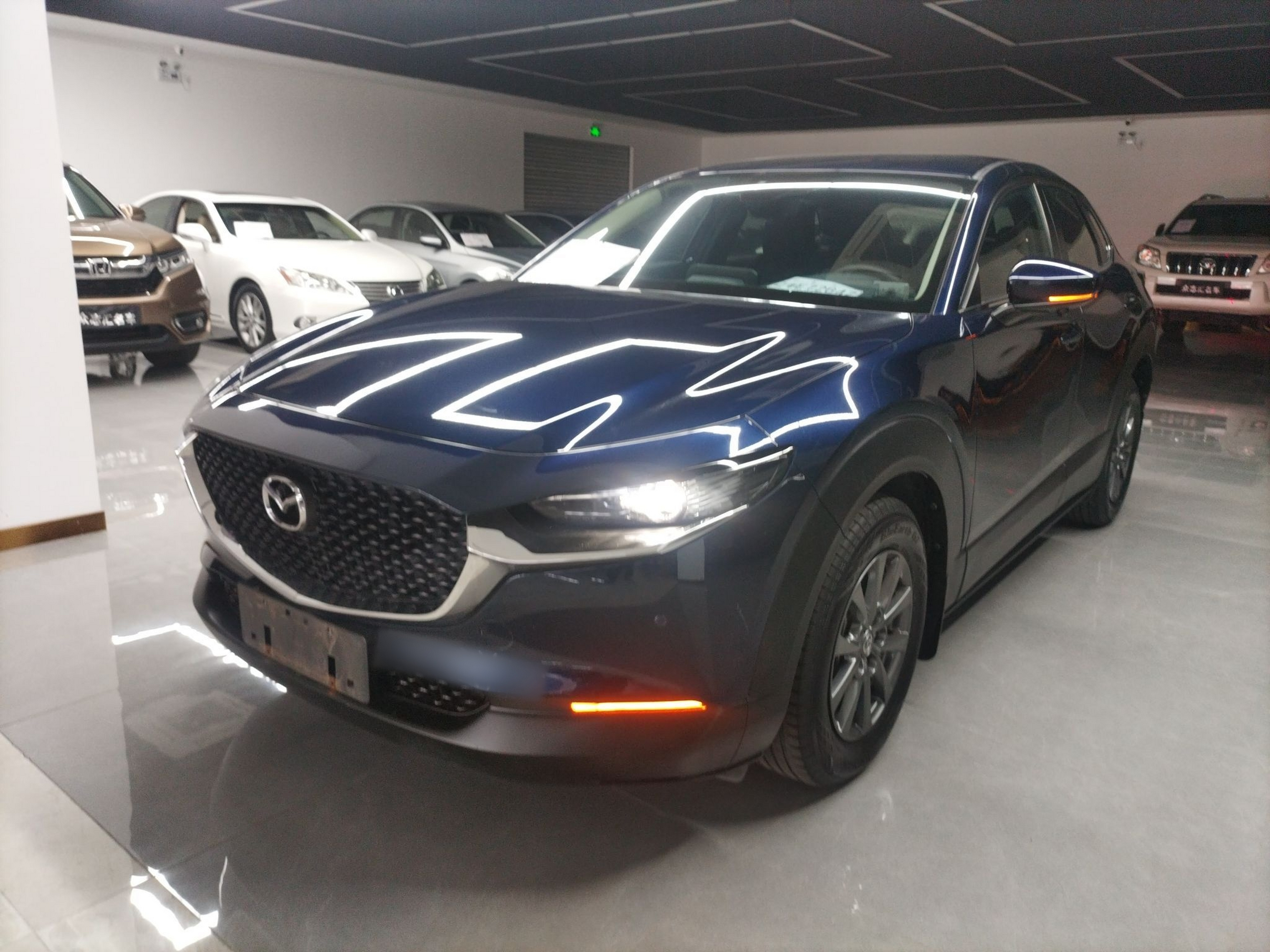 Под передней частью автомобиля