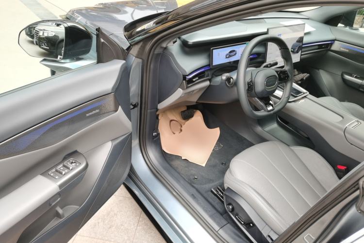 Used Lynk & Co 07 2024 EM-P 126 Long-Range Ultra
