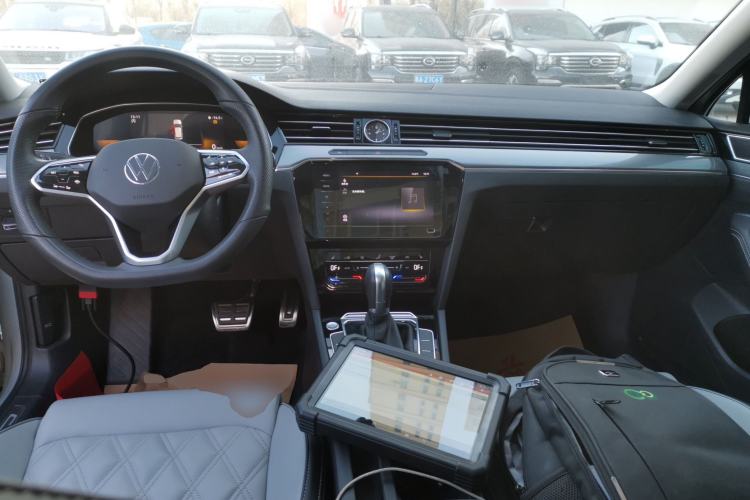 Used Volkswagen Magotan 2023 2 Million Units Limited Edition 330TSI DSG Leading Version
