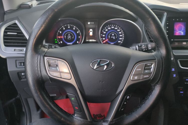 Used Hyundai Santa Fe 2015 2.0T Automatic All-Wheel Drive Smart Version 5 Seats