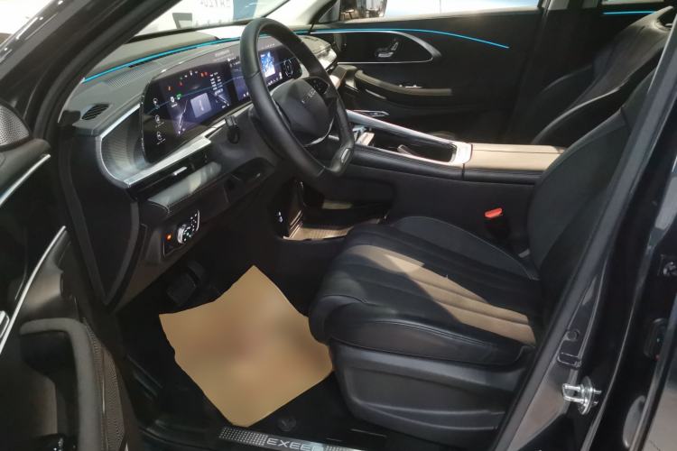 Used  Lingyun 2024 300T Two-Wheel Drive Starlight Edition
