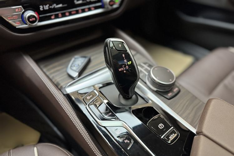 Used BMW 5 Series New Energy 2022 535Le Luxury Package
