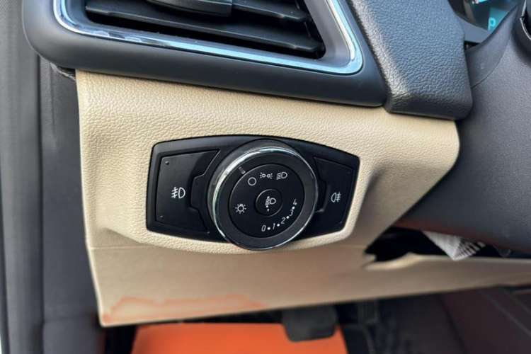 Used Ford Escort 2015 1.5L Automatic Comfort Model
