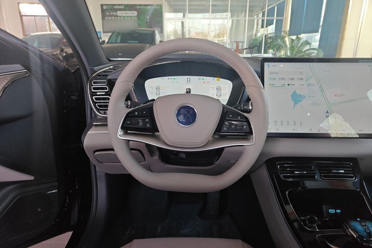 Used BYD Han 2025 DM-i Intelligent Driving Edition 125KM Prestige Model
