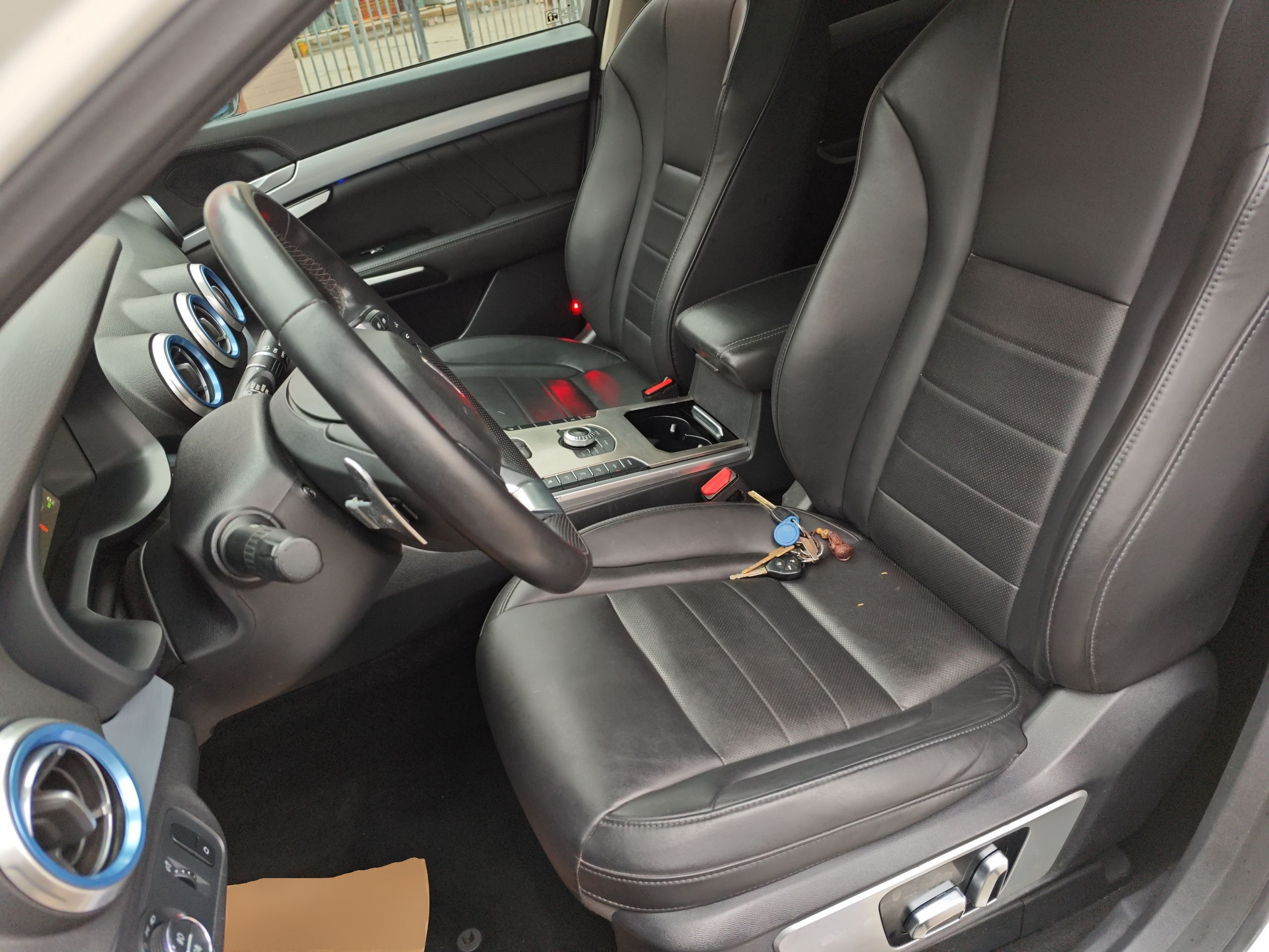 Переднее сиденье в автомобиле