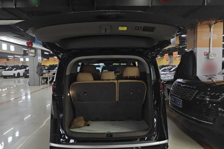 Used Denza D9 2022 DM-i 1040 Prestige Model
