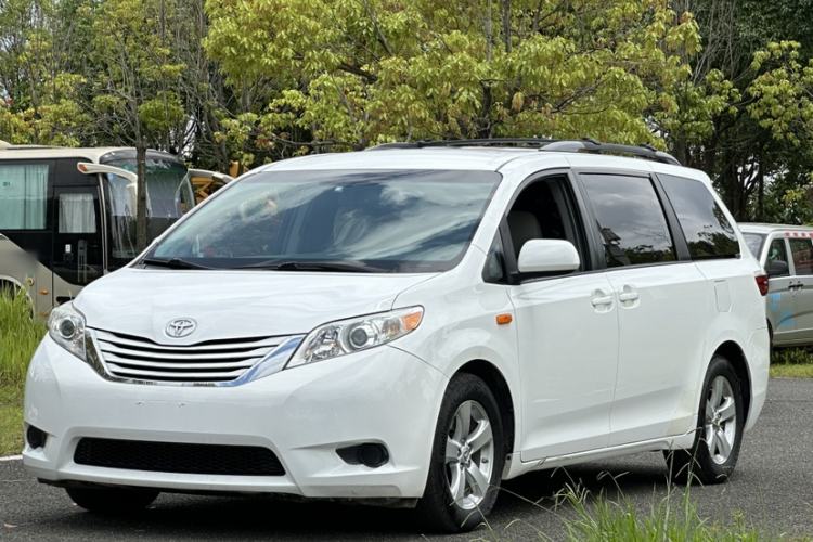 Used Toyota Sienna 2015 3.5L Two-Wheel Drive L