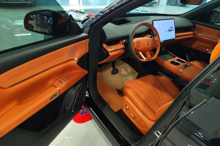 Used  Q07 2025 215 Flagship PLUS
