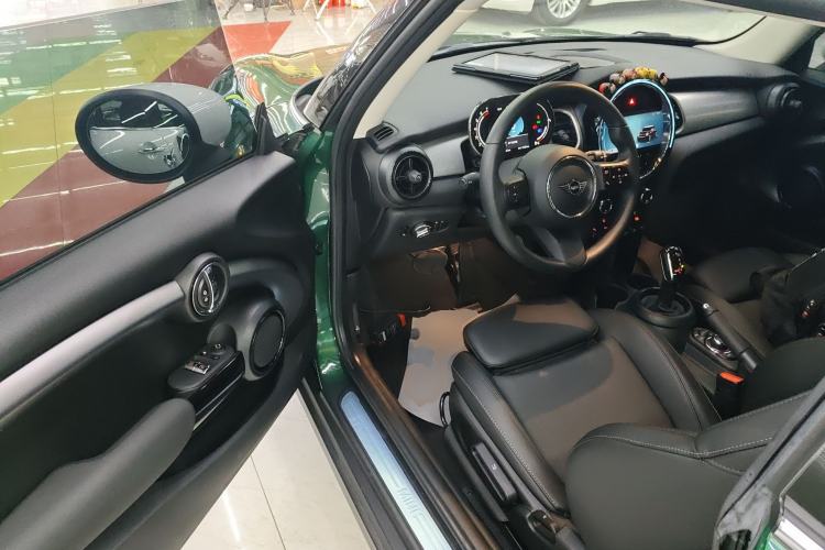 Used  MINI 2022 1.5T COOPER Classic Edition
