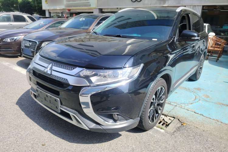 Used Mitsubishi Outlander 2019 2.0L Two-Wheel Drive Comfort Edition 5 Seats China VI Standard
