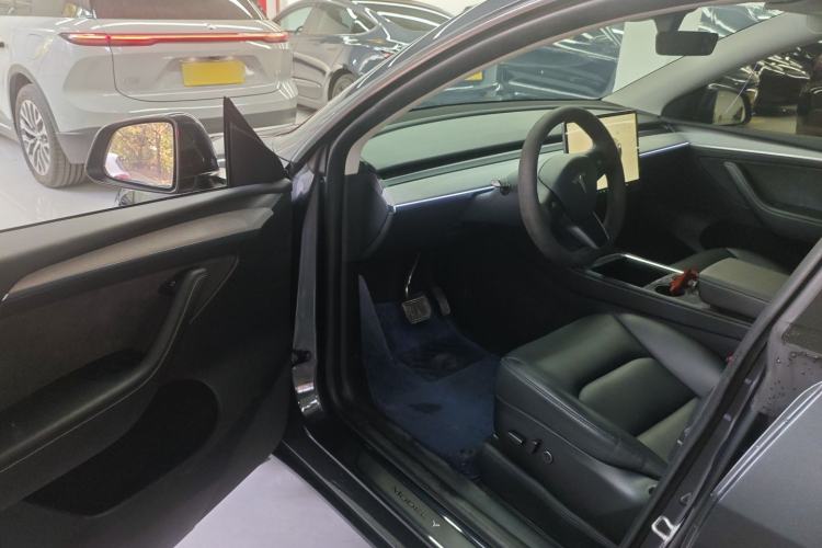 Used Tesla Model Y 2024 Long-Range All-Wheel-Drive Version
