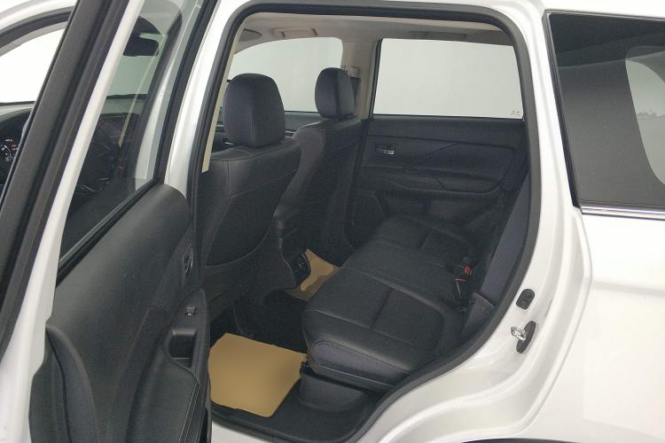 Used Mitsubishi Outlander 2016 2.4L 4x4 Luxury Edition 7-Seater
