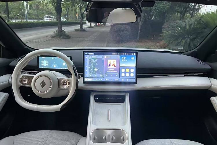 Used Baojun Yunhai 2024 140km Plug-in Hybrid Version
