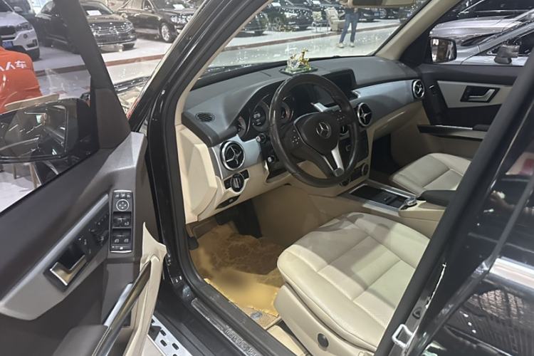 Used Mercedes-Benz GLK-Class 2013 GLK 300 4MATIC Dynamic Sunroof Model