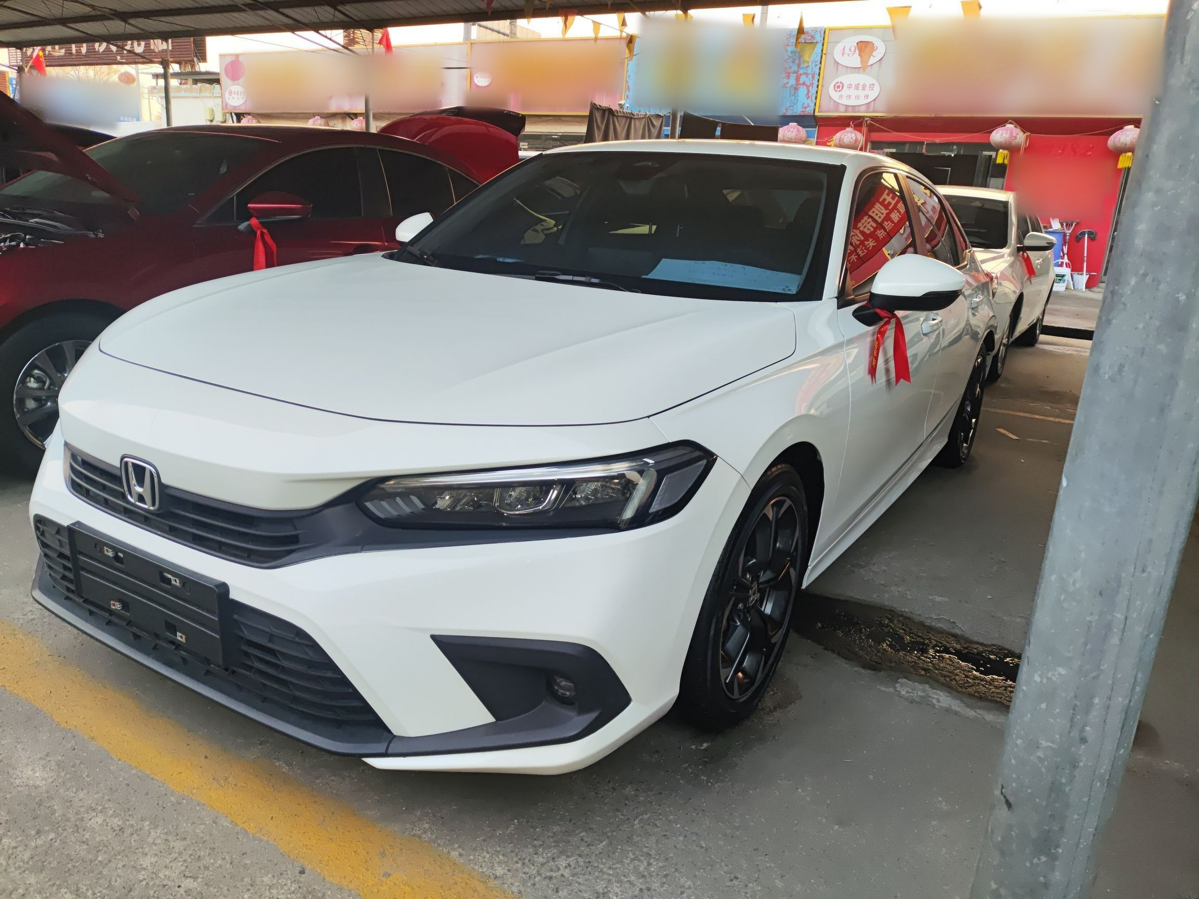 Под передней частью автомобиля