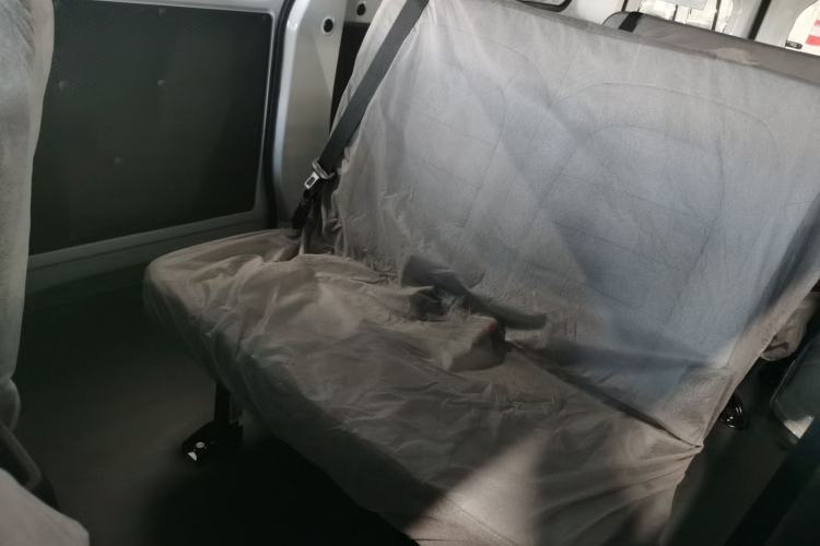 Used Wuling Yangguang 2024 300KM Comfort Version Passenger Van 75kW
