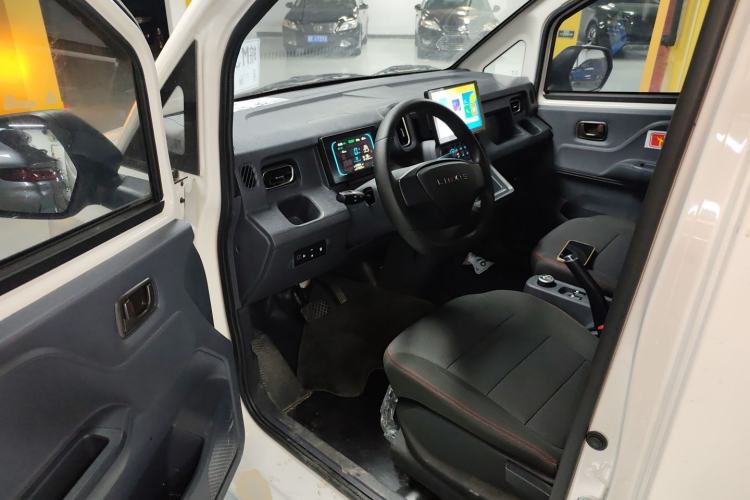 Used Yufeng Yufeng Gold Warehouse 2025 Model PLUS Bus Version, First-Class Cabin
