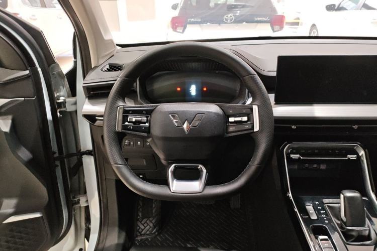 Used Wuling Asta 2022 2.0L DHT Electric-Speed Version
