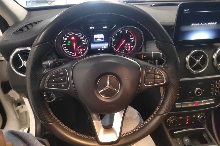 Used Mercedes-Benz GLA 2018 GLA 200 Fashion Model
