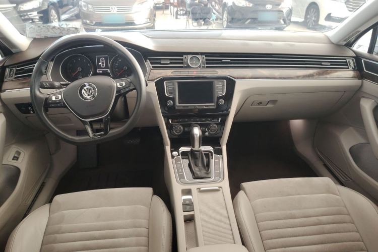 Used Volkswagen Magotan 2017 330TSI DSG Luxury Model
