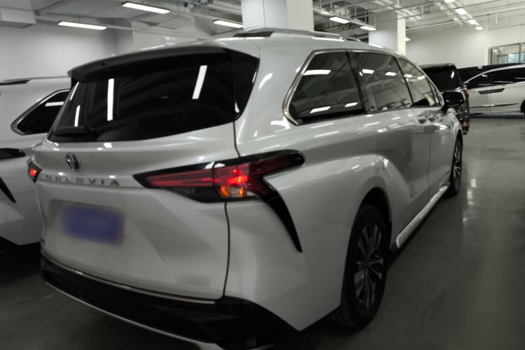 Used Toyota Granvia 2023 2.5L Hybrid Luxury Edition