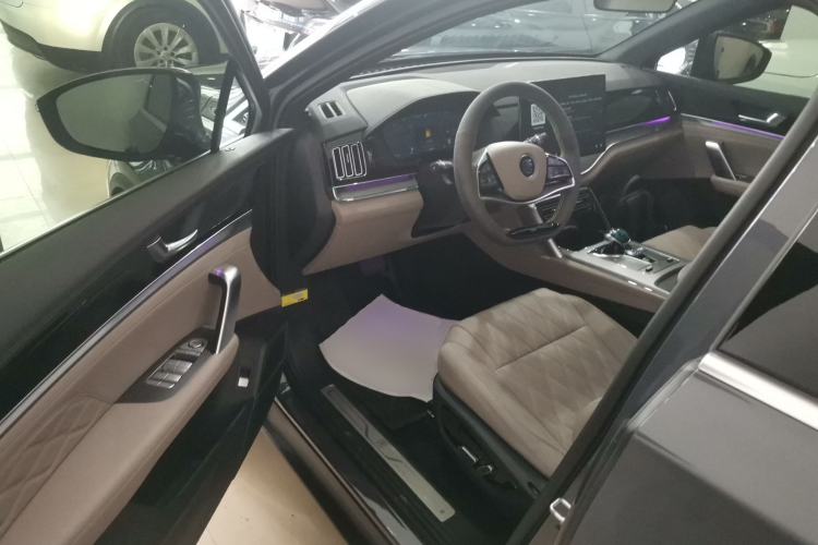 Used BYD Tang New Energy 2024 DM-i Glory Edition 112KM Prestige Model
